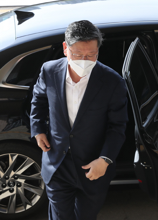 지난 5월26일 이용구 당시 법무부 차관이 경기도 과천 법무부 청사로 출근하고 있다.연합뉴스